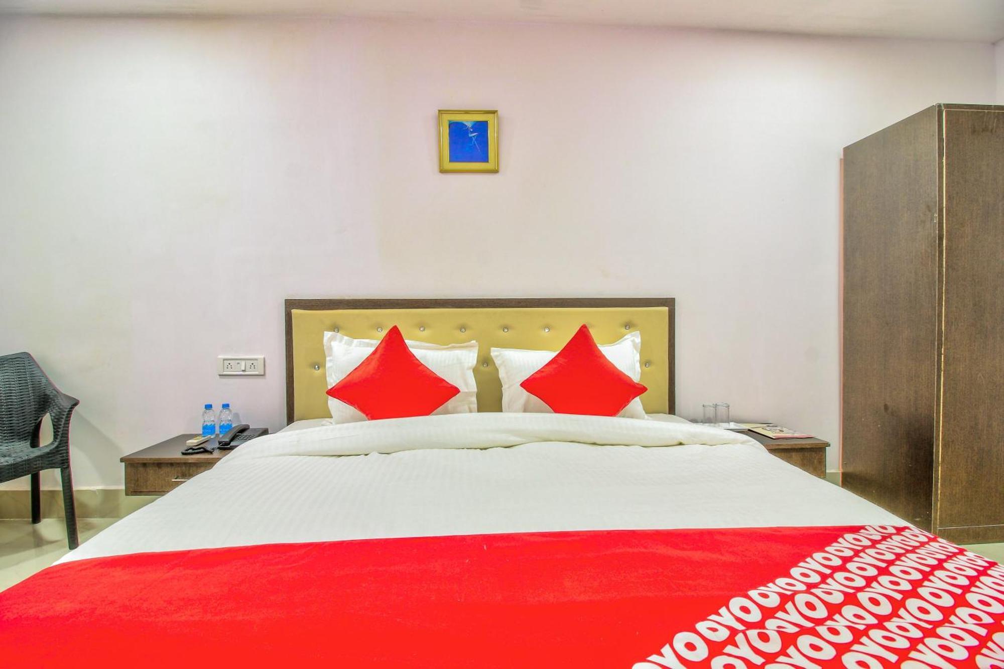 Hotel Oyo Flagship Spc & Span Jamshedpur Esterno foto