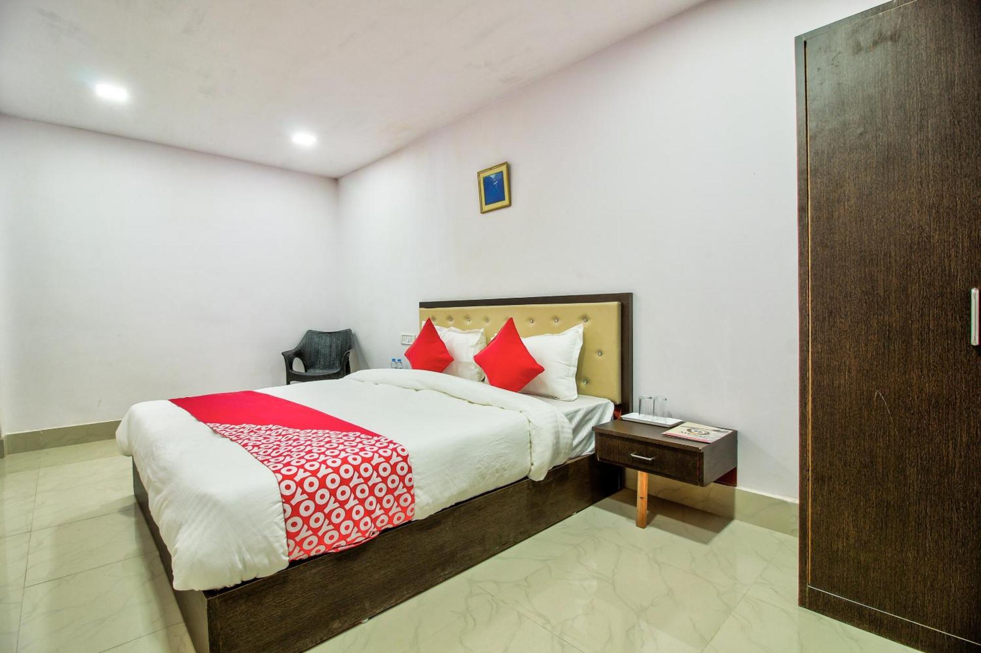 Hotel Oyo Flagship Spc & Span Jamshedpur Esterno foto